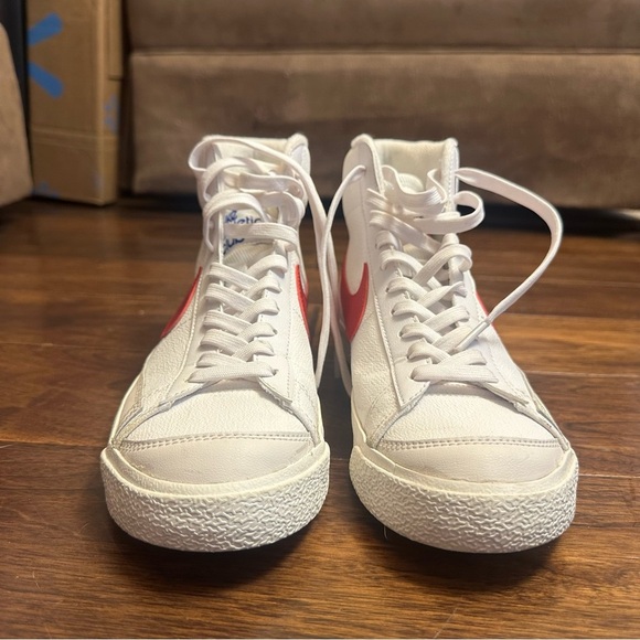 Nike Blazer Mid '77 SE (GS) Big Kids' Shoes White-Gym Red-Grey DH9700-100 Sz 7Y - Picture 4 of 9